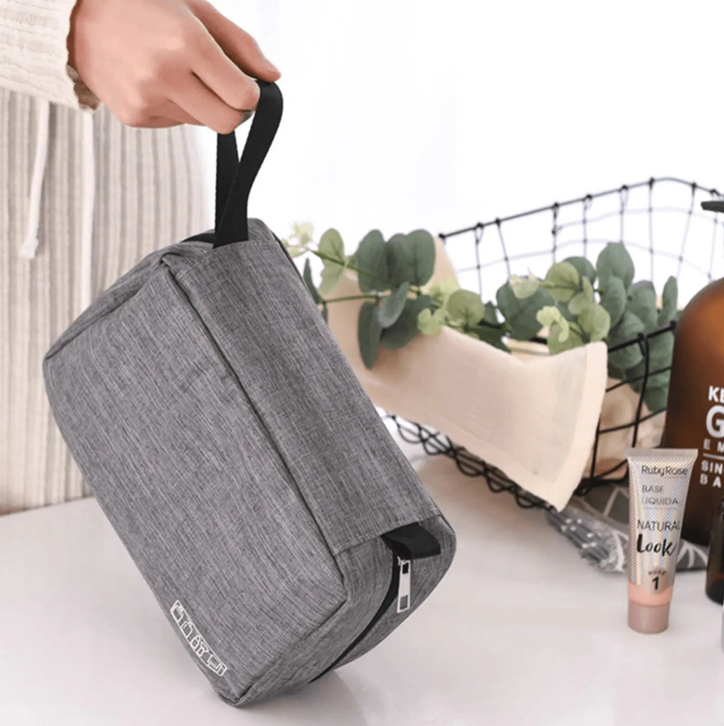 Trousse de Toilette à Suspendre Look TravelBasics Grise - Voyage Serein