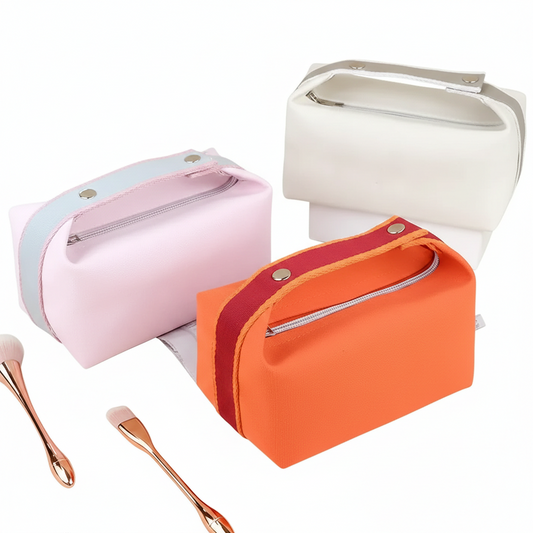 Trousse de toilette à poignée