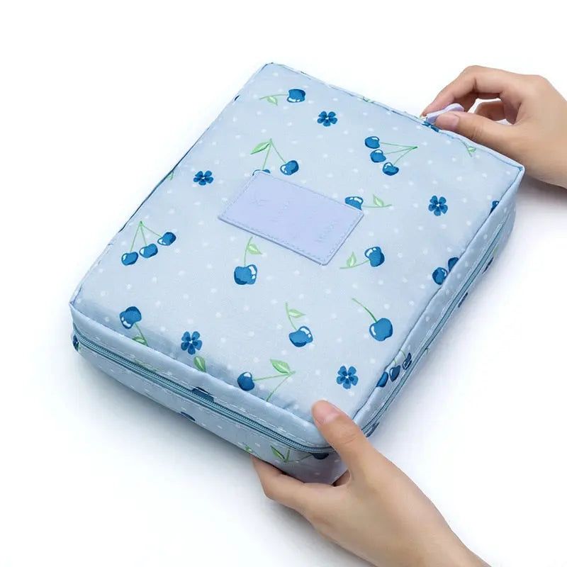 trousse de maquillage voyage cerises